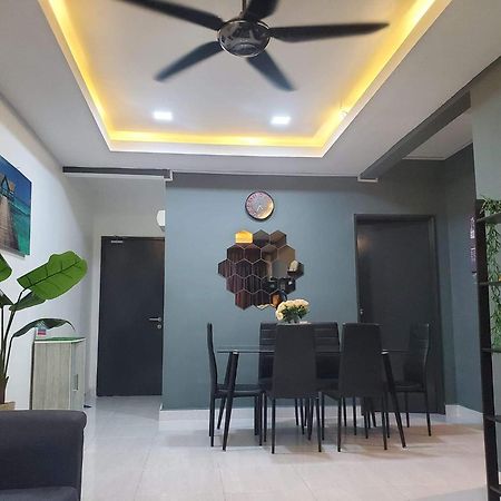 Апартаменты Casa Inderaloka Pantai Batu Buruk Куала-Тренгану Экстерьер фото