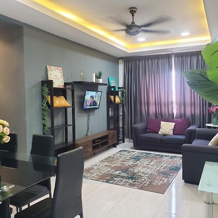Апартаменты Casa Inderaloka Pantai Batu Buruk Куала-Тренгану Экстерьер фото
