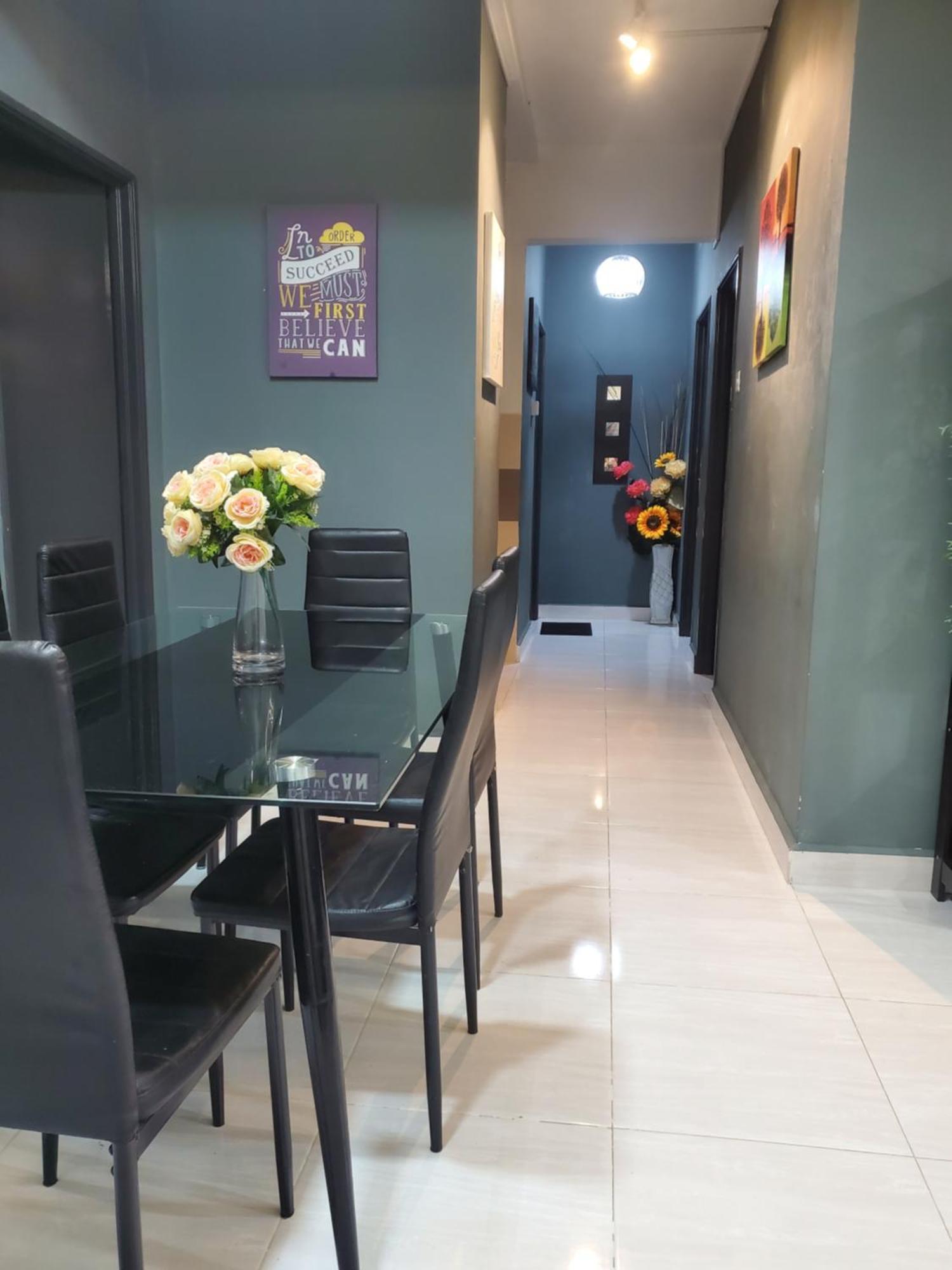 Апартаменты Casa Inderaloka Pantai Batu Buruk Куала-Тренгану Экстерьер фото