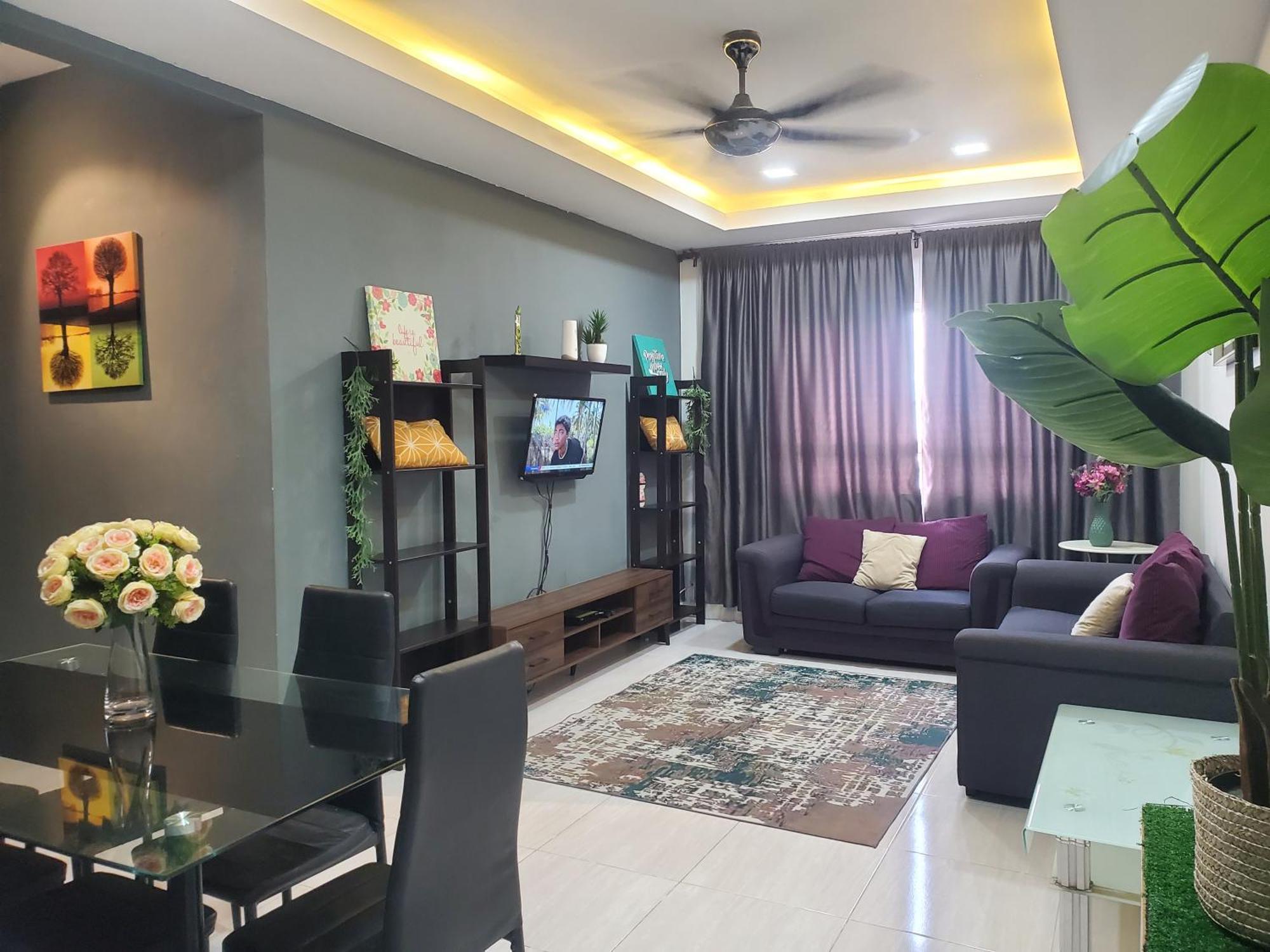 Апартаменты Casa Inderaloka Pantai Batu Buruk Куала-Тренгану Экстерьер фото