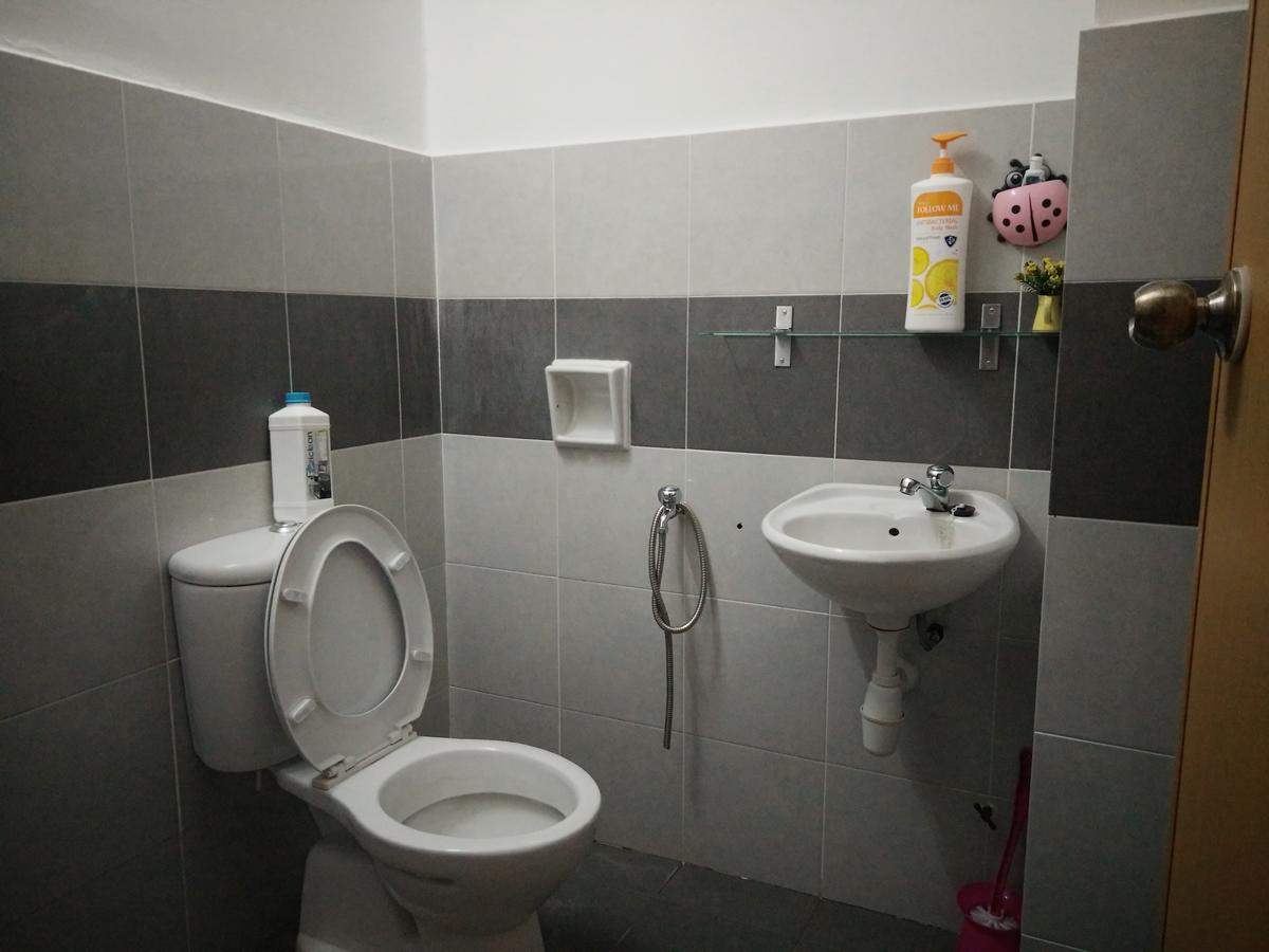 Апартаменты Casa Inderaloka Pantai Batu Buruk Куала-Тренгану Экстерьер фото