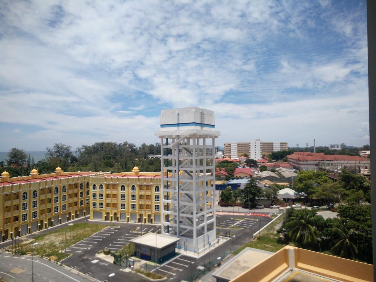 Апартаменты Casa Inderaloka Pantai Batu Buruk Куала-Тренгану Экстерьер фото