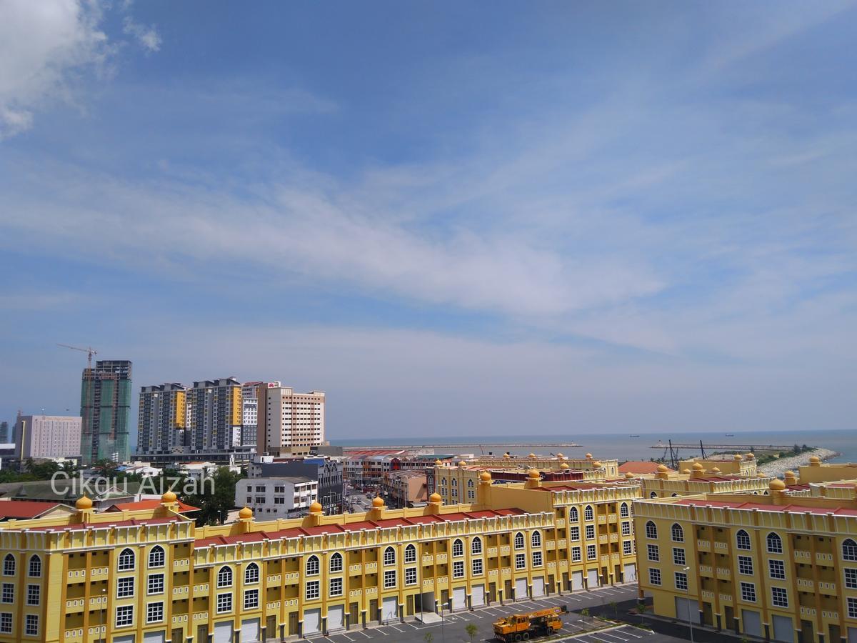 Апартаменты Casa Inderaloka Pantai Batu Buruk Куала-Тренгану Экстерьер фото