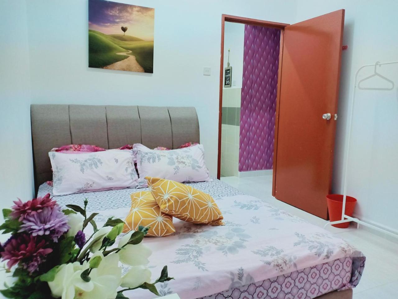 Апартаменты Casa Inderaloka Pantai Batu Buruk Куала-Тренгану Экстерьер фото