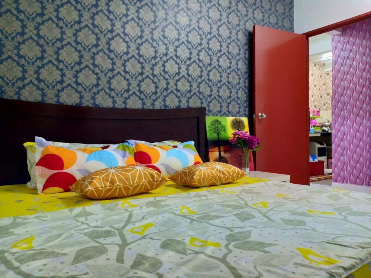 Апартаменты Casa Inderaloka Pantai Batu Buruk Куала-Тренгану Экстерьер фото