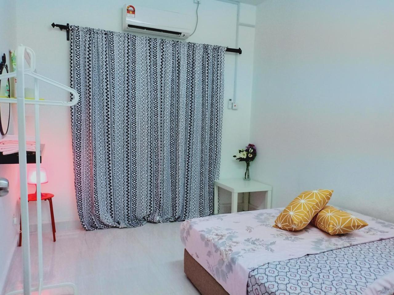 Апартаменты Casa Inderaloka Pantai Batu Buruk Куала-Тренгану Экстерьер фото