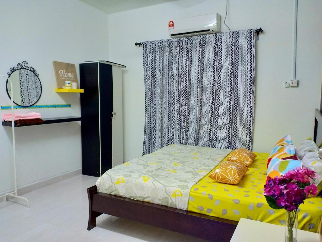 Апартаменты Casa Inderaloka Pantai Batu Buruk Куала-Тренгану Экстерьер фото
