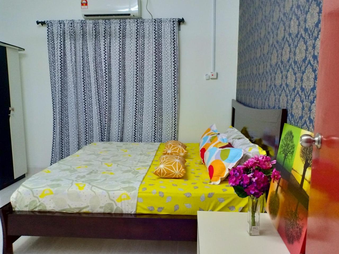 Апартаменты Casa Inderaloka Pantai Batu Buruk Куала-Тренгану Экстерьер фото