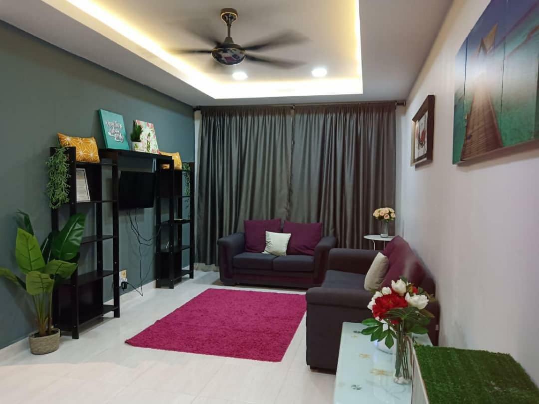 Апартаменты Casa Inderaloka Pantai Batu Buruk Куала-Тренгану Экстерьер фото
